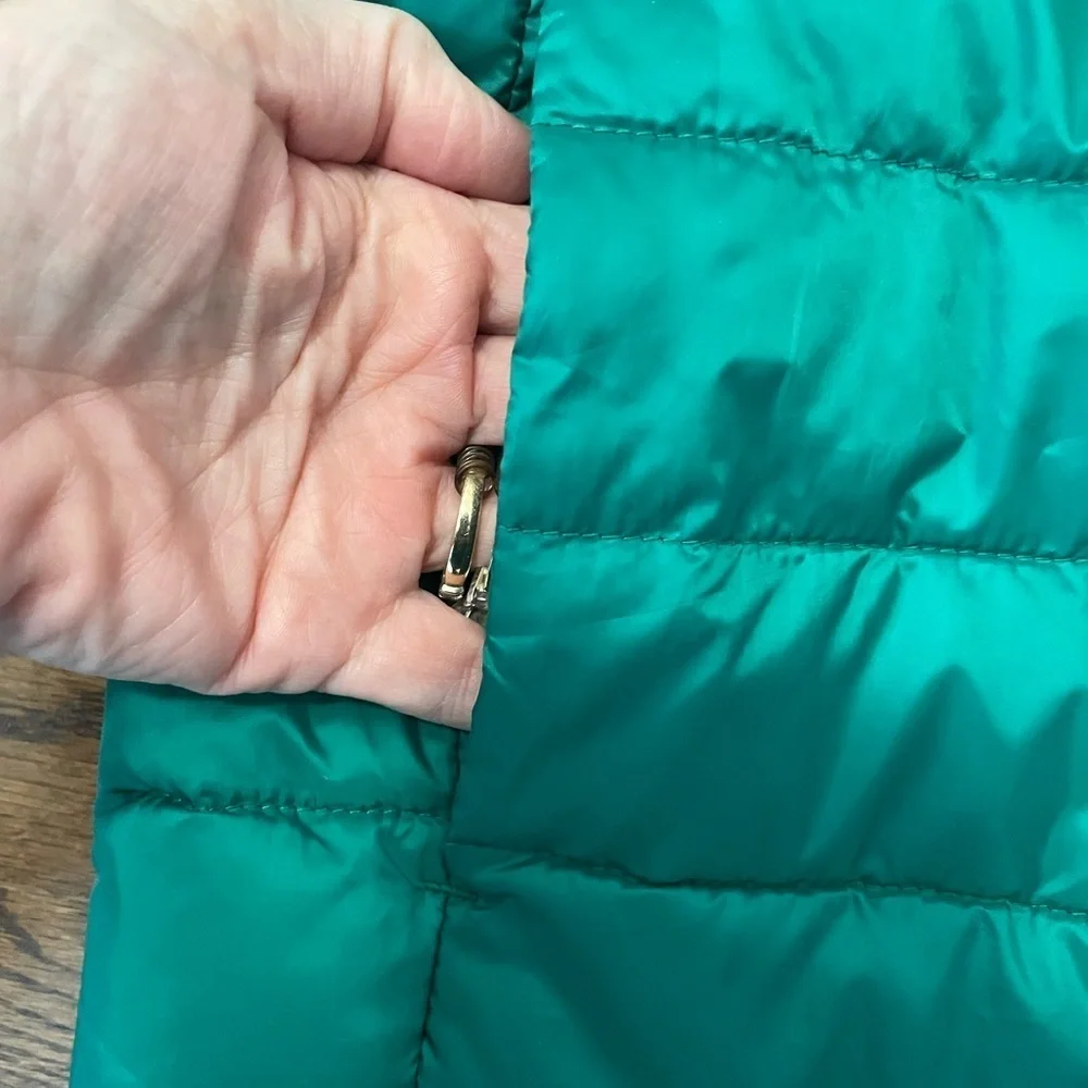 Youth Amazon Essentials Hooded Puffer Jacket Size Large